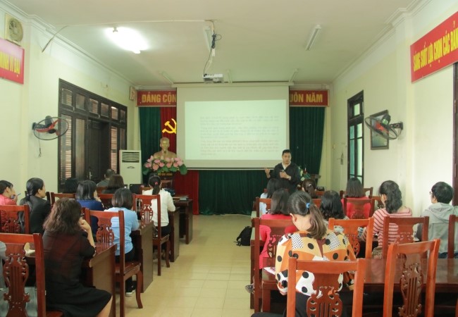 Tập huấn thí điểm “ứng dụng điện thoại đáp ứng nhu cầu chăm sóc sức khỏe sinh sản”