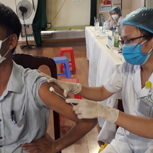 Hơn 8000 cán bộ các cơ quan, đơn vị trên địa bàn TP được tiêm mũi 2 phòng COVID-19