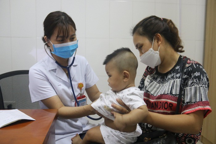 Chủ động phòng bệnh cho trẻ khi thời tiết giao mùa