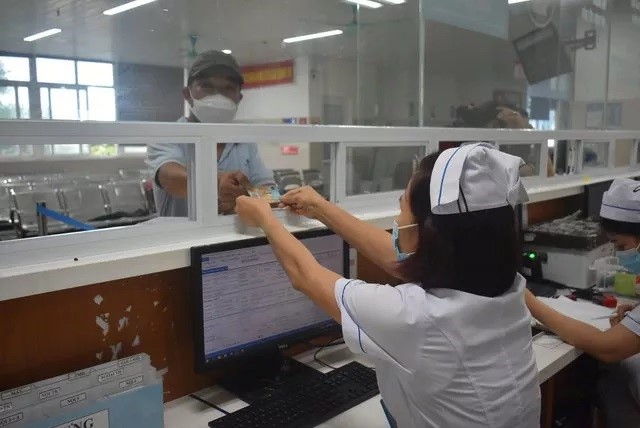 Người dân hưởng lợi từ sử dụng CCCD gắn chip và khám chữa bệnh BHYT