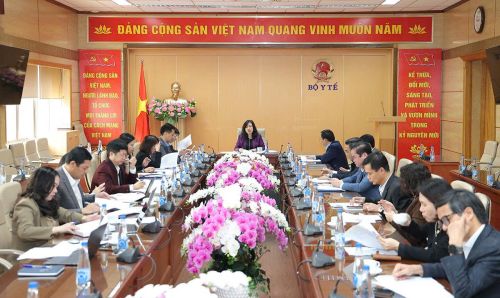 Bộ Y tế đề xuất điều chỉnh tăng phụ cấp cho nhân viên y tế thôn, tổ dân phố và cô đỡ thôn, bản