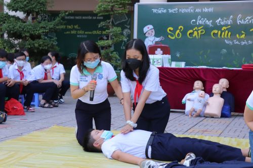 Tài liệu Hướng dẫn sơ cấp cứu ban đầu tai nạn thương tích thường gặp ở trẻ em, học sinh