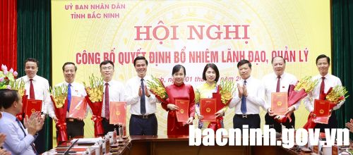 UBND tỉnh công bố các quyết định bổ nhiệm Giám đốc, Trưởng các sở, ngành