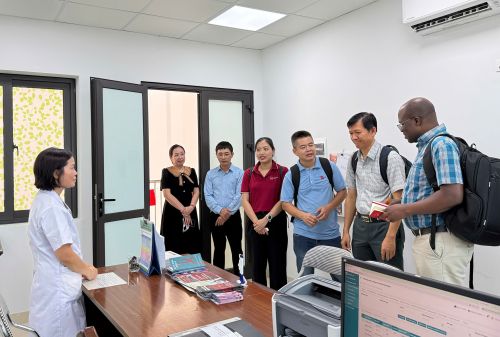 Đoàn công tác Tổ chức AHF làm việc tại Trung tâm Kiểm soát bệnh tật Bắc Ninh