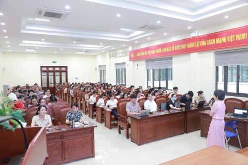 Hơn 100 cán bộ Y tế được tập huấn ôn thi chứng chỉ nghiệp vụ đấu thầu