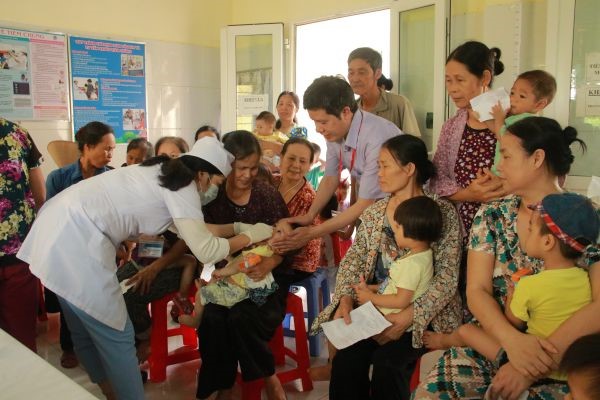 Bắc Ninh: Hơn 90.000 bà mẹ và trẻ em được uống vitamin A