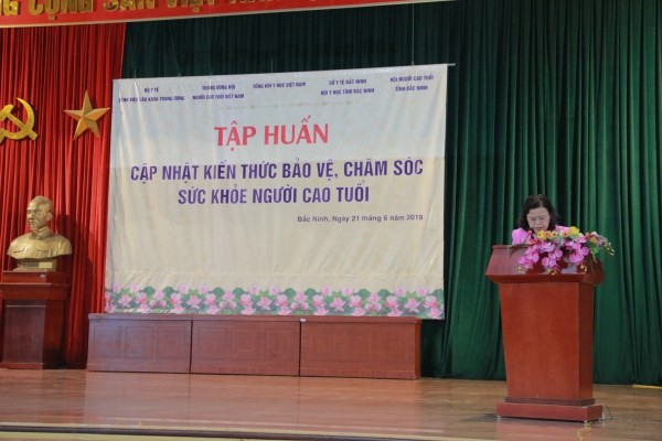 Tập huấn cập nhật kiến thức bảo vệ, chăm sóc sức khỏe người cao tuổi