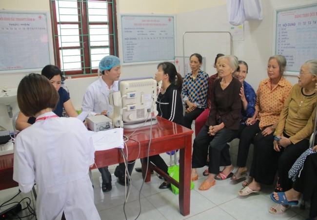 2.500 phụ nữ và trẻ em thuộc huyện Lương Tài và Gia Bìnhđược khám tầm soát bệnh tuyến giáp tại cộng đồng