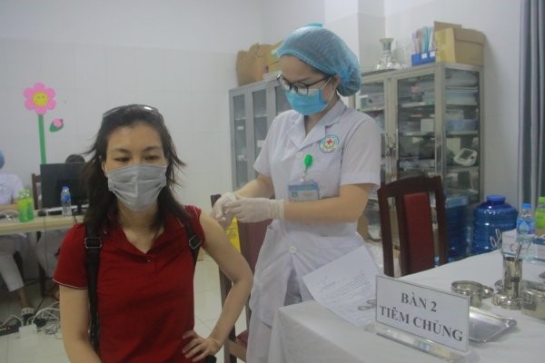 Gần 400 công nhân tại các công ty, doanh nghiệp trên địa bàn thành phố Bắc Ninh được tiêm Vắc xin phòng, chống COVID – 19