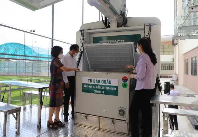 Đưa vào sử dụng xe chuyên dụng tiêm vắc xin lưu động