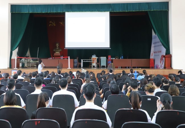 Tập huấn tiêm chủng vắc xin phòng COVID-19