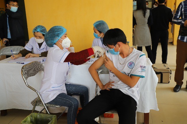 Cơ bản hoàn thành tiêm mũi 1 vắc xin phòng COVID-19 cho trẻ từ 12 – 17 tuổi