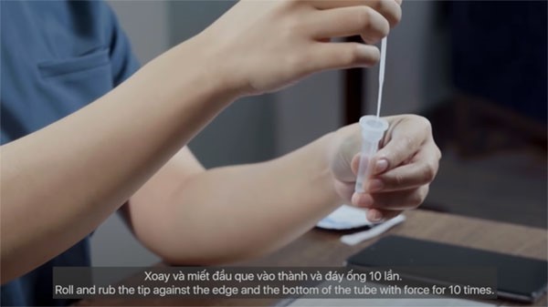 [VIDEO]: Hướng dẫn tự lấy mẫu xét nghiệm COVID-19 tại nhà