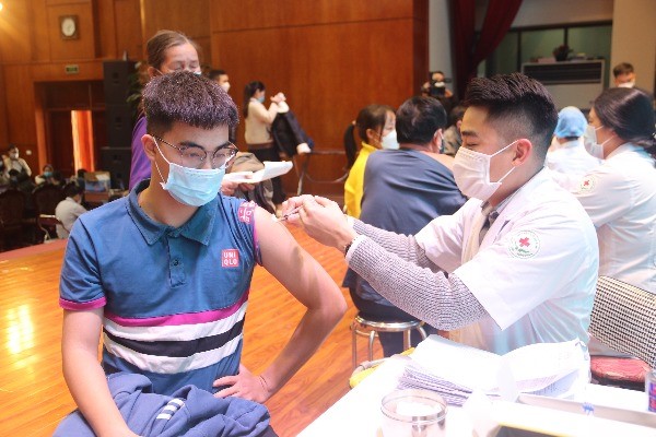 Tăng cường triển khai tiêm và sử dụng hiệu quả vắc xin phòng COVID-19