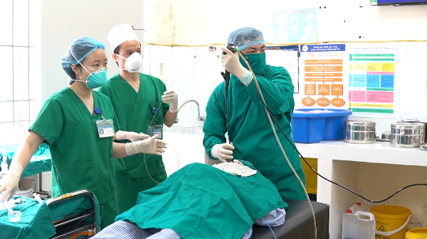 Bệnh viện Phổi gắp thành công dị vật phế quản cho người có bệnh nền COPD