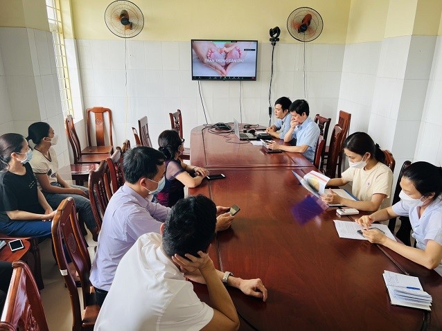 Hơn 800 cán bộ được tập huấn trực tuyến triển khai phần mềm thực đơn cân bằng dinh dưỡng cho bà mẹ và trẻ em