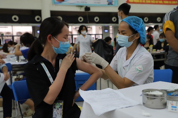 Tiếp tục đẩy nhanh tiến độ tiêm vắc xin phòng COVID-19