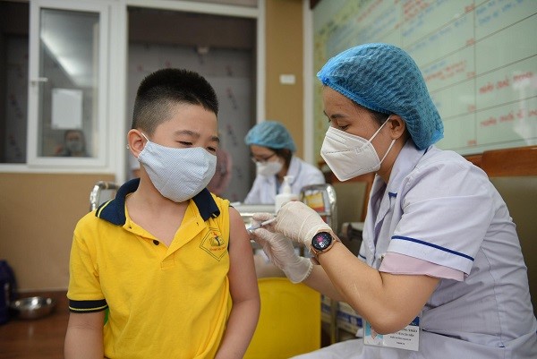 Tăng cường triển khai công tác phòng chống dịch bệnh và tiêm vắc xin phòng COVID-19