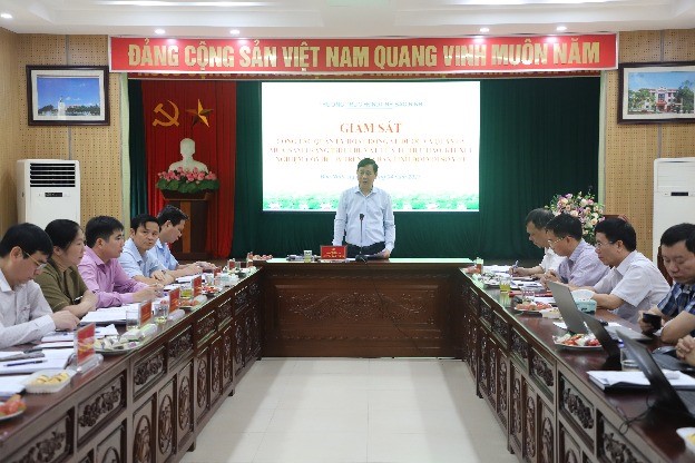 Thường trực HĐND tỉnh giám sát công tác quản lí hoạt động về dược và quản lí mua sắm trang thiết bị, vật tư y tế tiêu hao, kít xét nghiệm COVID-19 trên địa bàn tỉnh đối với Sở Y tế