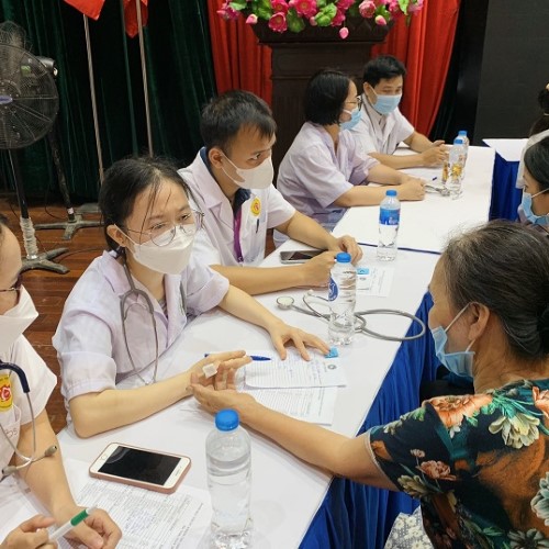 Tư vấn sức khỏe, khám bệnh miễn phí cho 2500 thanh niên công nhân
