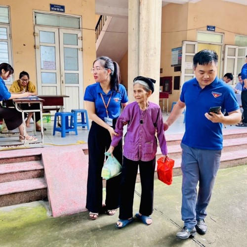 Khám, tư vấn sức khoẻ tình nguyện cho gần 60 đối tượng chính sách, người có công với cách mạng phường Phong Khê, TP Bắc Ninh