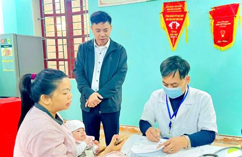 CDC Bắc Ninh giám sát và hỗ trợ công tác tiêm chủng thường xuyên, phòng chống bệnh truyền nhiễm tại các Trạm Y tế
