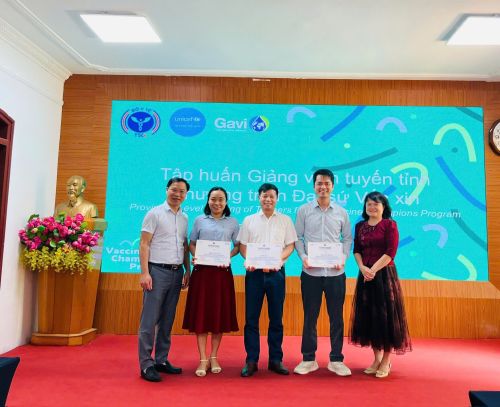 Phát huy vai trò “Đại sứ Vắc xin”: Đổi mới công tác truyền thông, nâng cao tỷ lệ tiêm chủng an toàn tại cộng đồng
